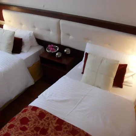 In Piazza מלון 3*